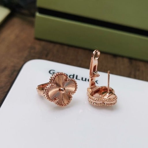 ˇFashion StreetˇCLOVER MEDIUM STUD EARRINGS