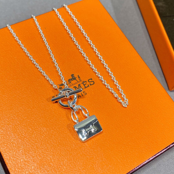ˇFashion StreetˇCONSTANCE PEDANT SILVER NECKLACE
