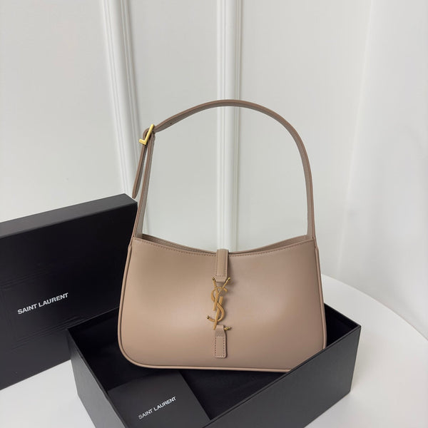 LE 5 À 7 BAG 24 BEIGE CREAM CALFSKIN