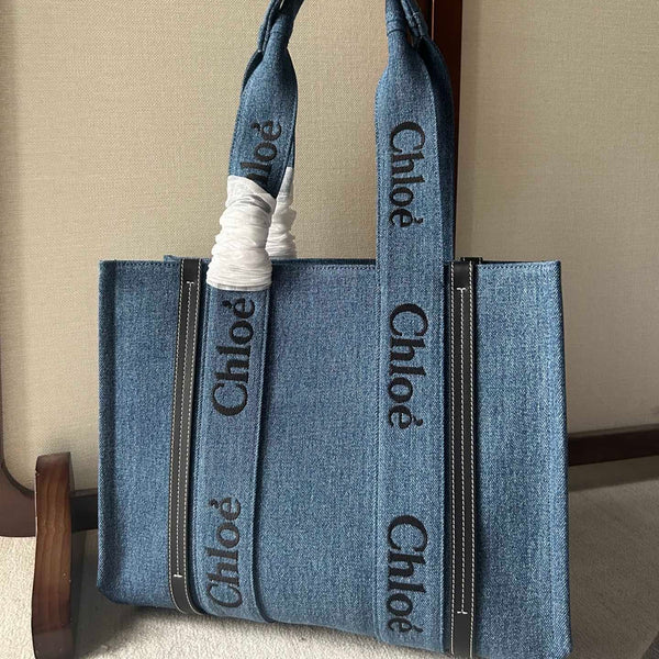 MEDIUM WOODY TOTE BAG 37 IN BLUE DENIM BLACK CALFSKIN