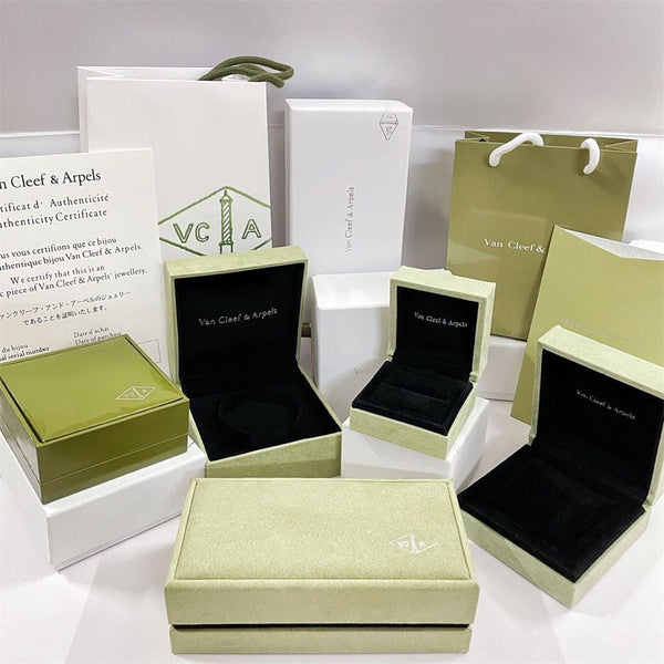 ˇFashion StreetˇVA CLOVER BRACELET NECKLACE RING BOX GIFT BAG
