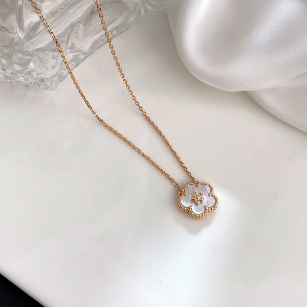 ˇFashion StreetˇLUCKY  WHITE MOP  PLUM BLOSSOM NECKLACE