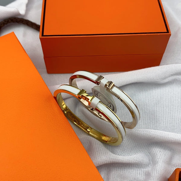 ˇFashion StreetˇCLASSIC HM CLIC WHITE 8MM ENAMEL BRACELET