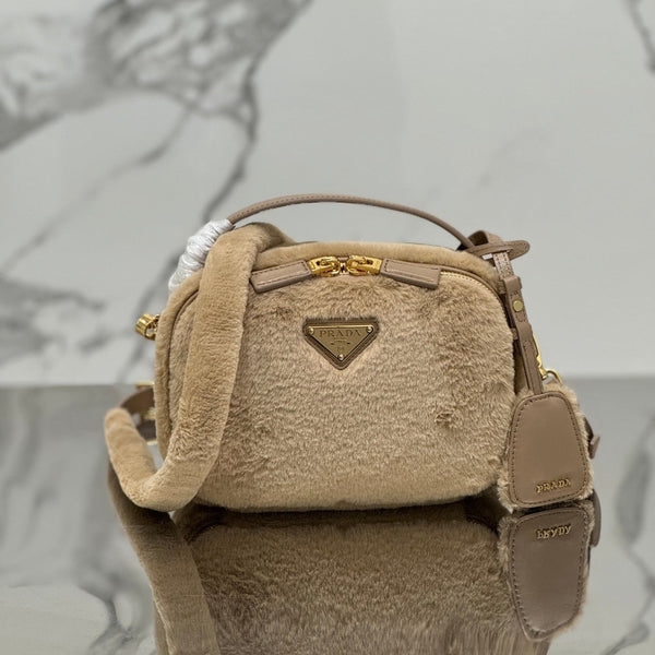 MINI SHOULDER BAG 19 IN BEIGE RABBIT FUR